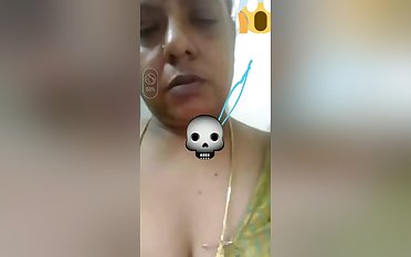 Today Exclusive- Mallu Bhabhi Showing Her Boobs And Pussy